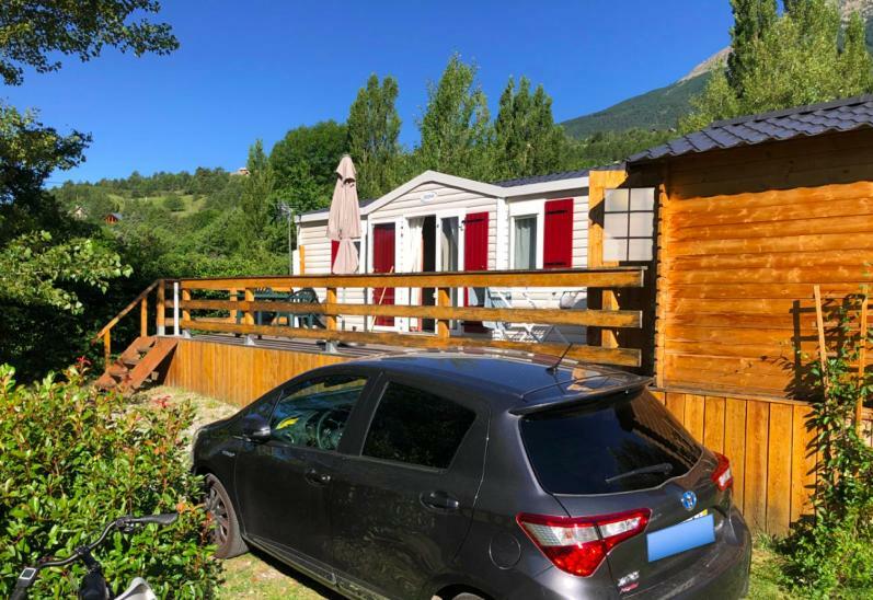 Mobil Home Proche Du Plan D'Eau D'Эмбрён Экстерьер фото